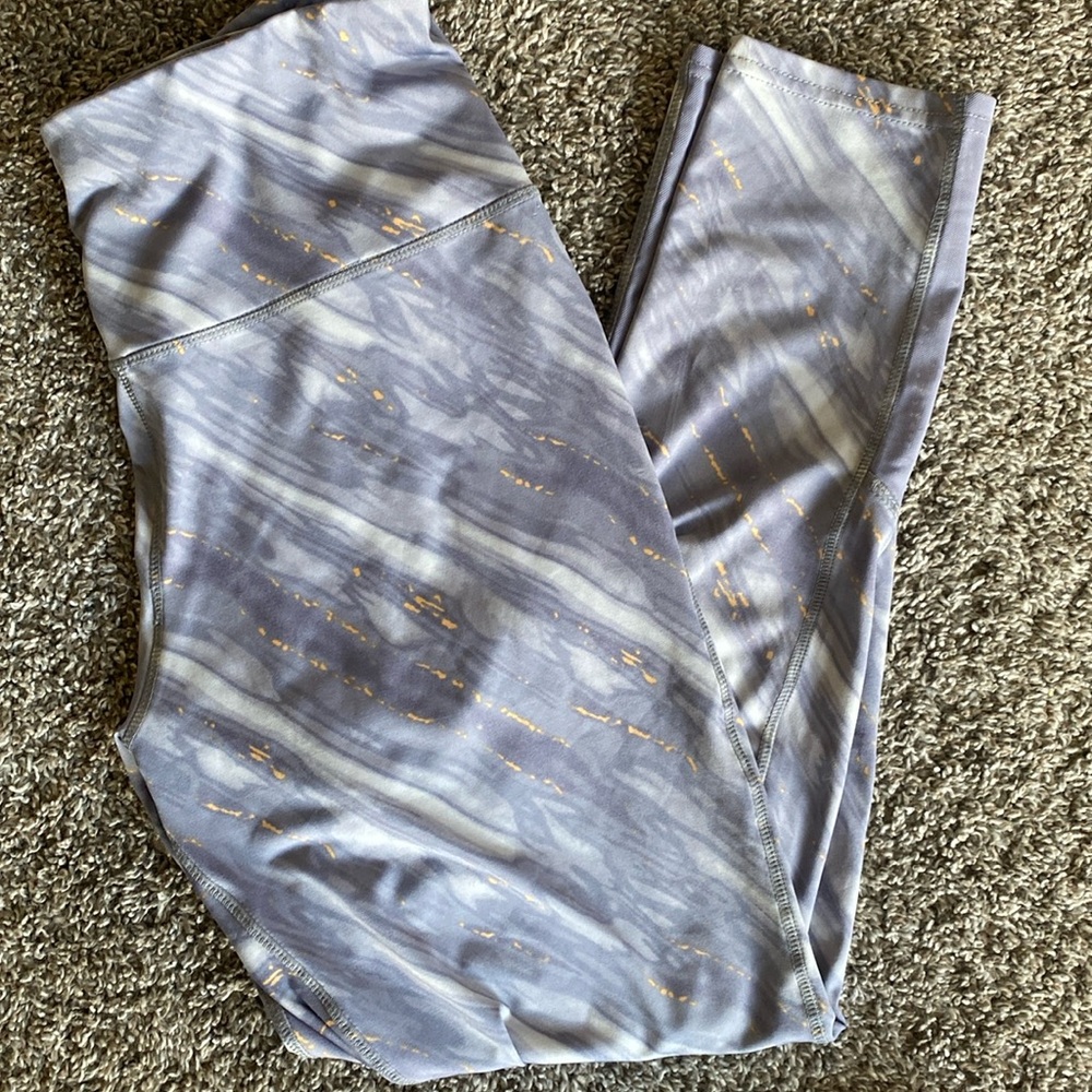 BCBG Max Azria 7/8 Light Purple Active Leggings, Women’s size L
